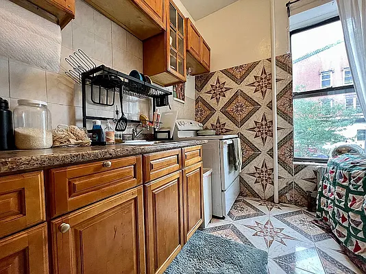 Rented by Outlive | media 18