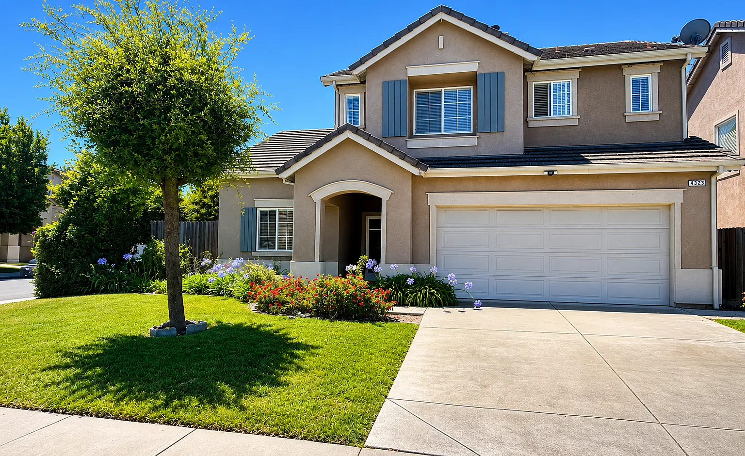 3 bed, 2.5 bath, 1834 sqft, $3,000 — Photo 1