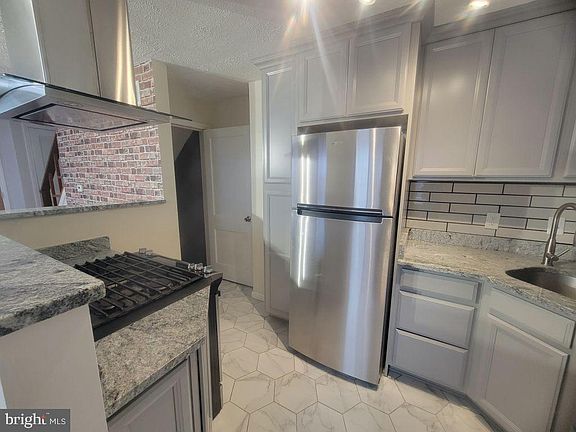 5th image of 6843 Radcliffe Dr