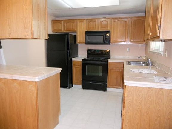 4th image of 984 Summerplace Dr