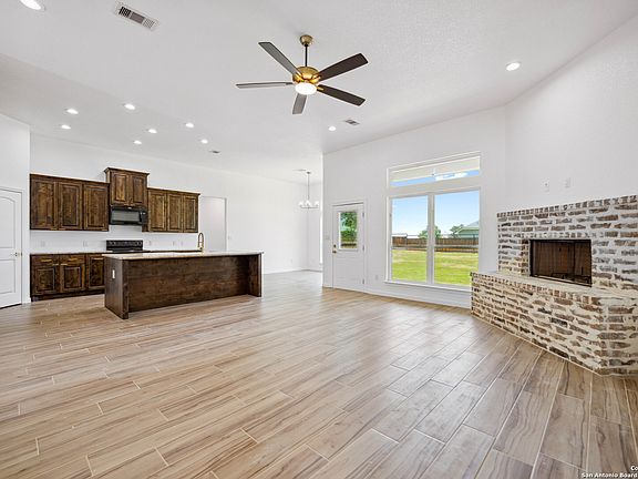 4th image of 129 CHINABERRY HILL