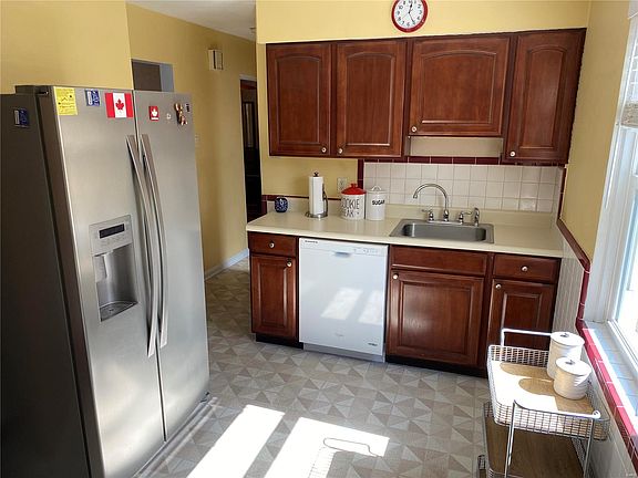 4th image of 512 Tweed Dr