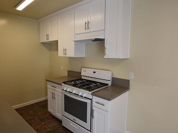 5th image of 10815 Camarillo St APT 4