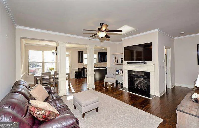 4 bed, 3.5 bath, 2628 sqft, $3,200 — Photo 3