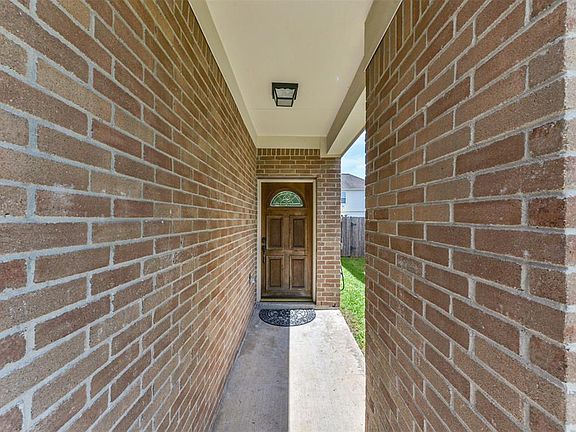 4th image of 2714 Yestereve Ct