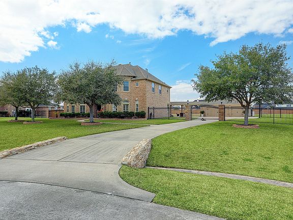 2nd image of 3958 Lake Star Dr