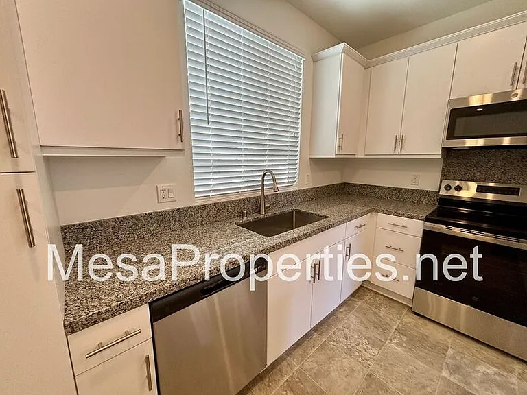 1221 Yeager Ave — Photo 8