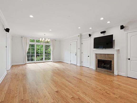 4th image of 2501 N Sheffield Ave APT 2S