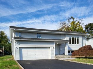 11 Sutton Ter, Jericho, NY 11753