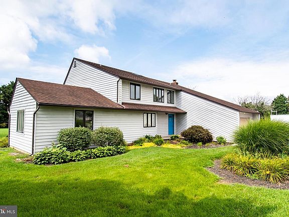 2nd image of 208 Wineland Way