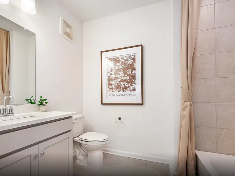 Model Imagery Staging
2nd Bathroom