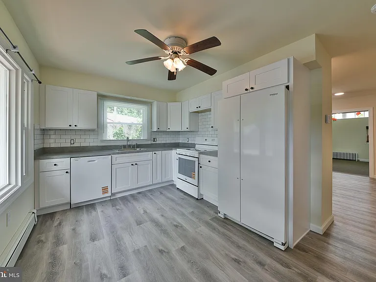 422 Willow Grove Ave — Photo 10