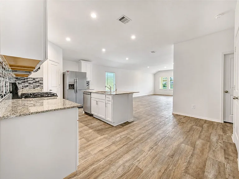 4306 Zeke Estates Ln — Photo 25