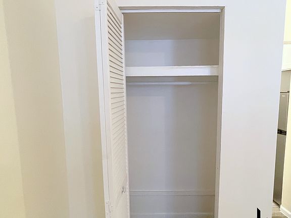4th image of 113 W 82nd St APT Bf