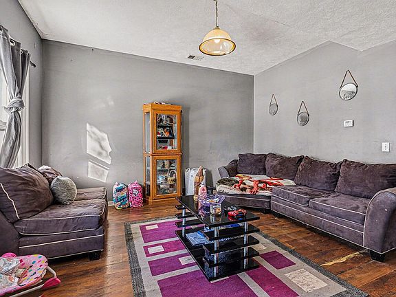 5th image of 904 College Ave NE