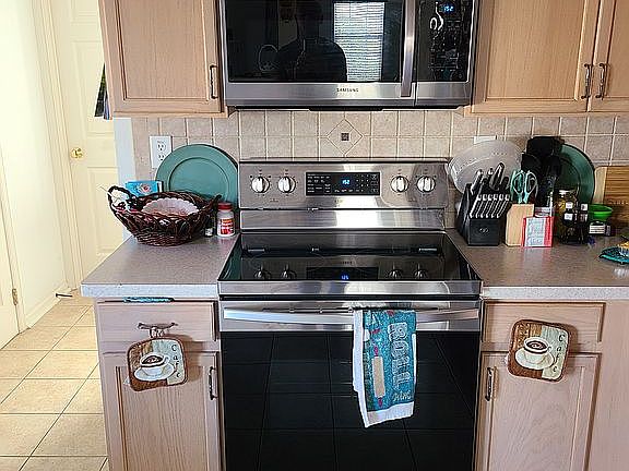 3rd image of 301 Spinnaker Way