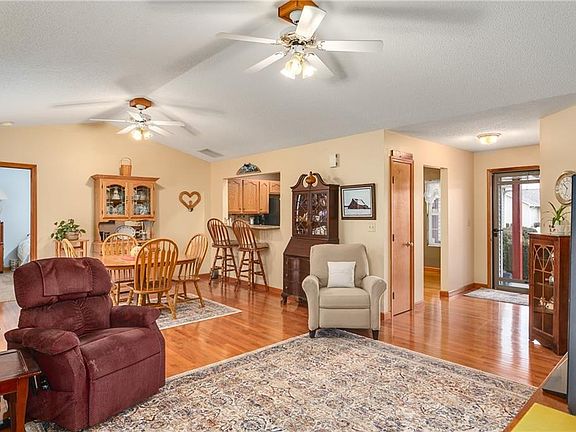 4th image of 824 Tanglewood Dr