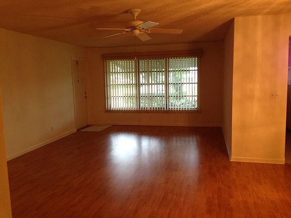 harwood floors plenty of light