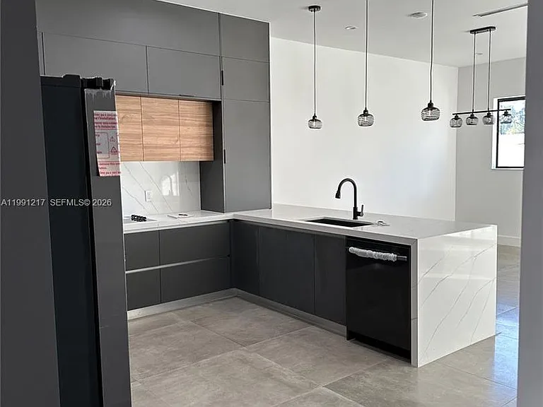 4625 SW 32nd Ave #Townhouse 1C — Photo 2