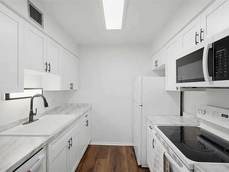 350 79th Ave N #122 — Photo 7