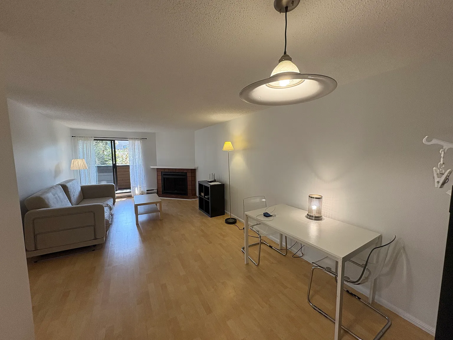 2 bed, 960 sqft, $2,100 — Photo 1