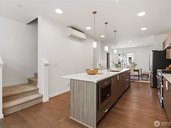 5th image of 15865 NE 14th Road