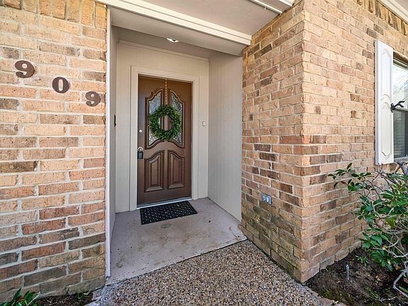 5th image of 5909 Stoneleigh Dr