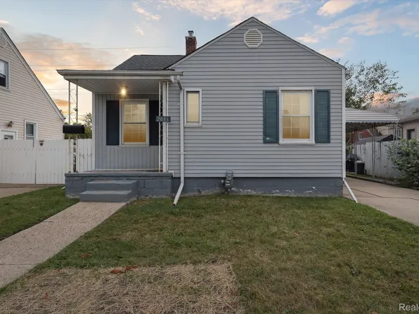 2083 11th St, Wyandotte, MI 48192