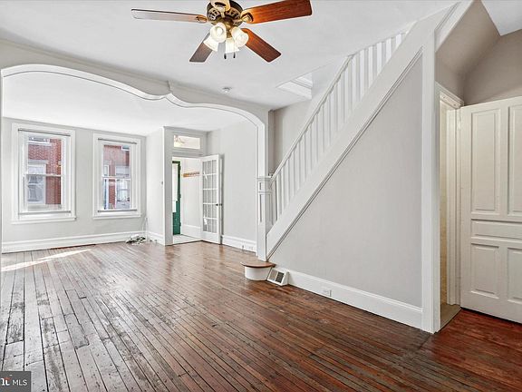 4th image of 878 N Judson St