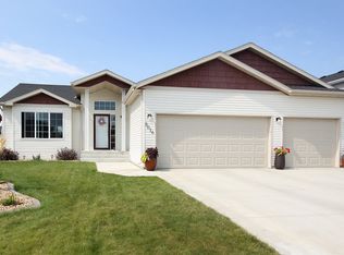 3016 Ridge Dr E, West Fargo, ND 58078