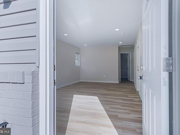 4th image of 6112 Perry St