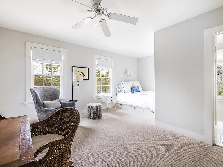 17 Apaquogue Rd — Photo 32