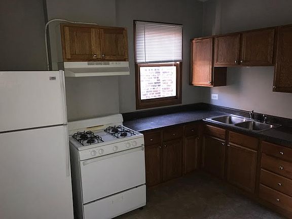 4th image of 2852 N Maplewood Ave #1