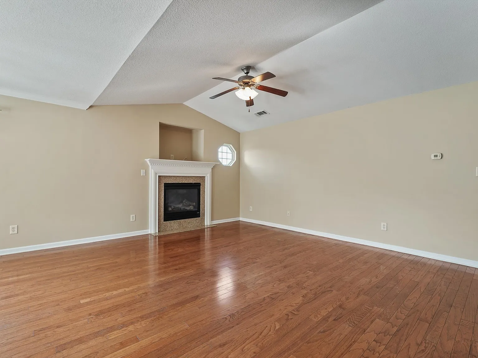 3 bed, 1545 sqft, $2,500 — Photo 3