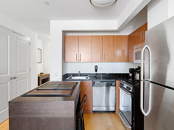 3rd image of 20 West St APT 33G