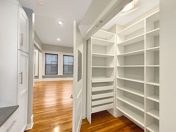 5th image of 300 Wall St Unit 708