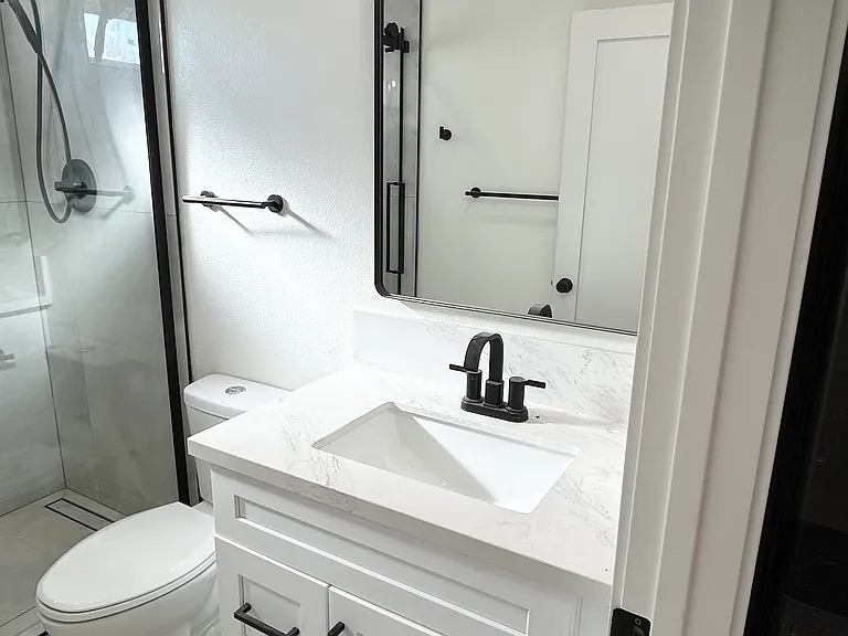 616 E Avenida De Las Flores #C — Photo 11