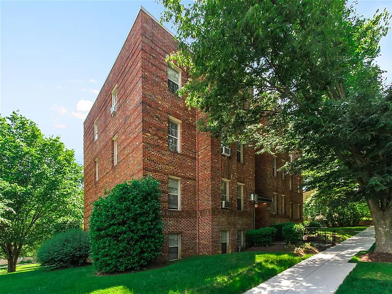 1400 Van Buren St NW — Photo 11
