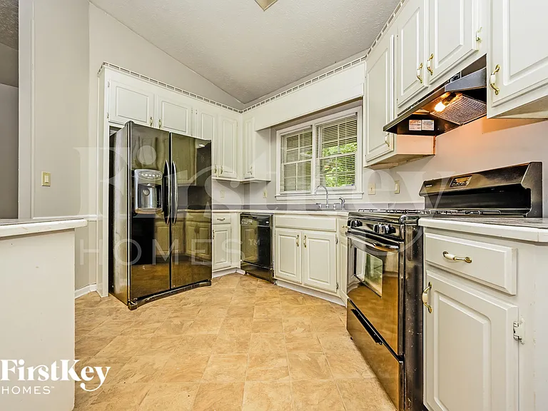 1411 Windy Hill Ct SE — Photo 4