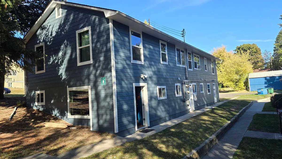 Building Photo - 503 E 7th St #C