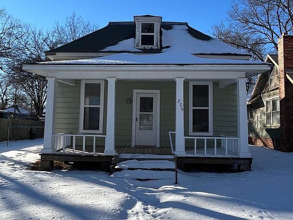 2nd image of 809 Cottonwood St