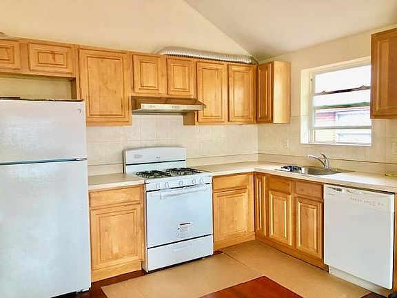 Open kitchen, brand new stove