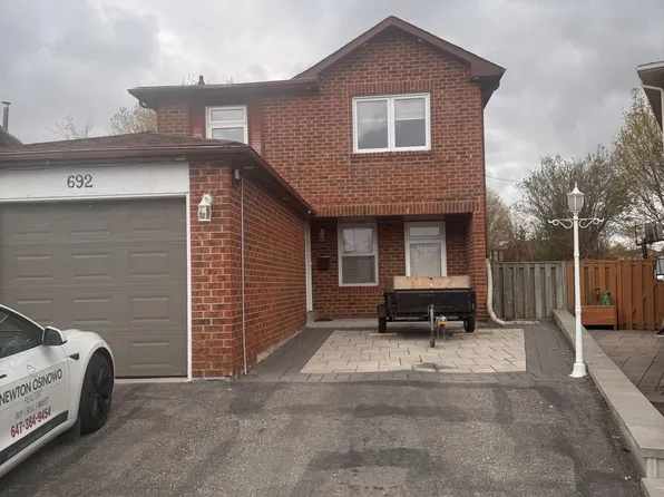 692 Sultana Sq, Pickering, ON L1V 3Y3