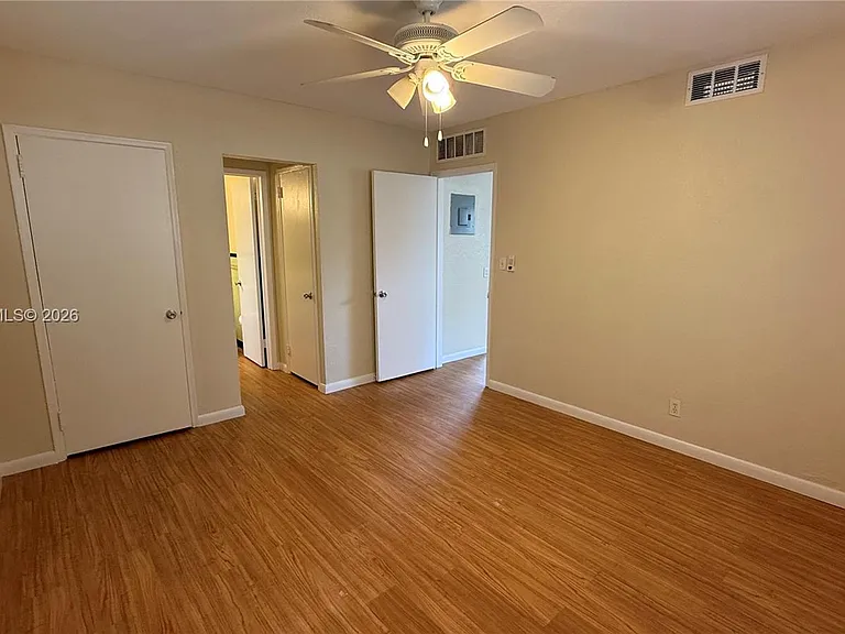 1310 NE 14th Ave #4 — Photo 10