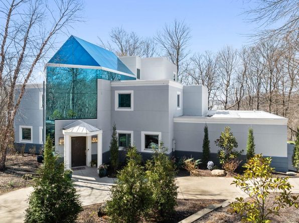 7386 Southpointe Dr, Cincinnati, OH 45233