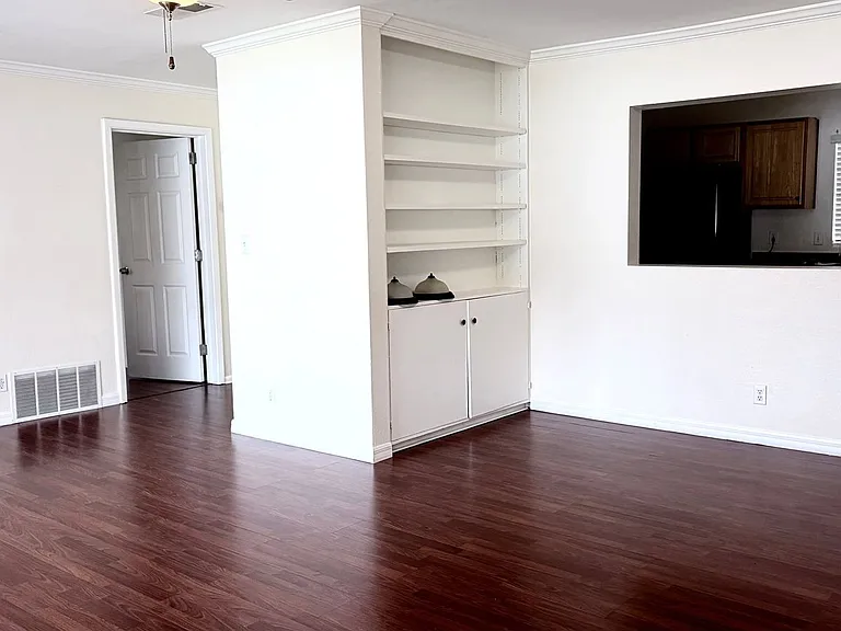 3211 San Pedro Ln — Photo 3