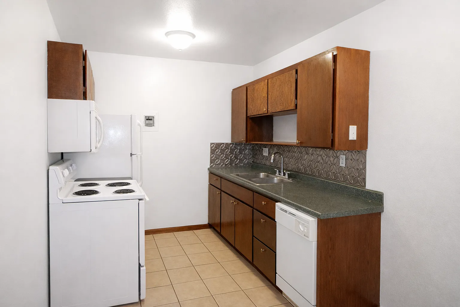 2 bed, $1,250 — Photo 2