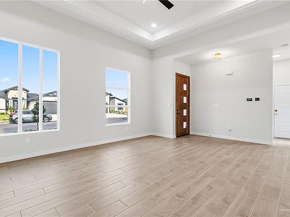 2nd image of 2909 Dhalia Dr
