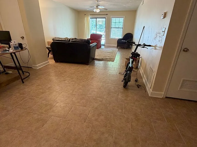 210 Appleby Dr #125 — Photo 4