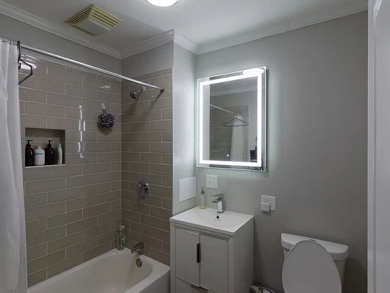 609 E State St — Photo 58